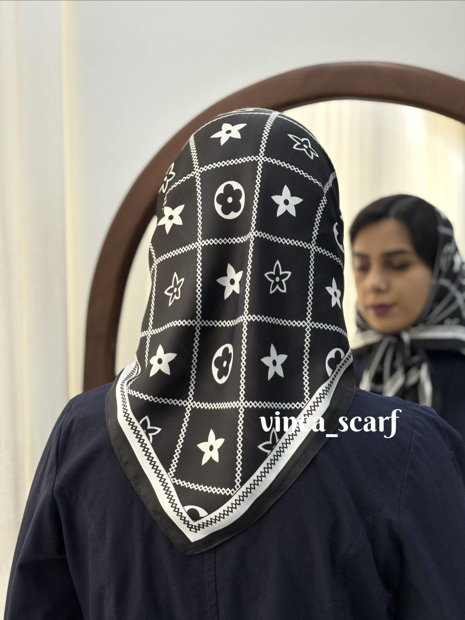 مینی اسکارف مشکی طرح مارک لویی ویتون