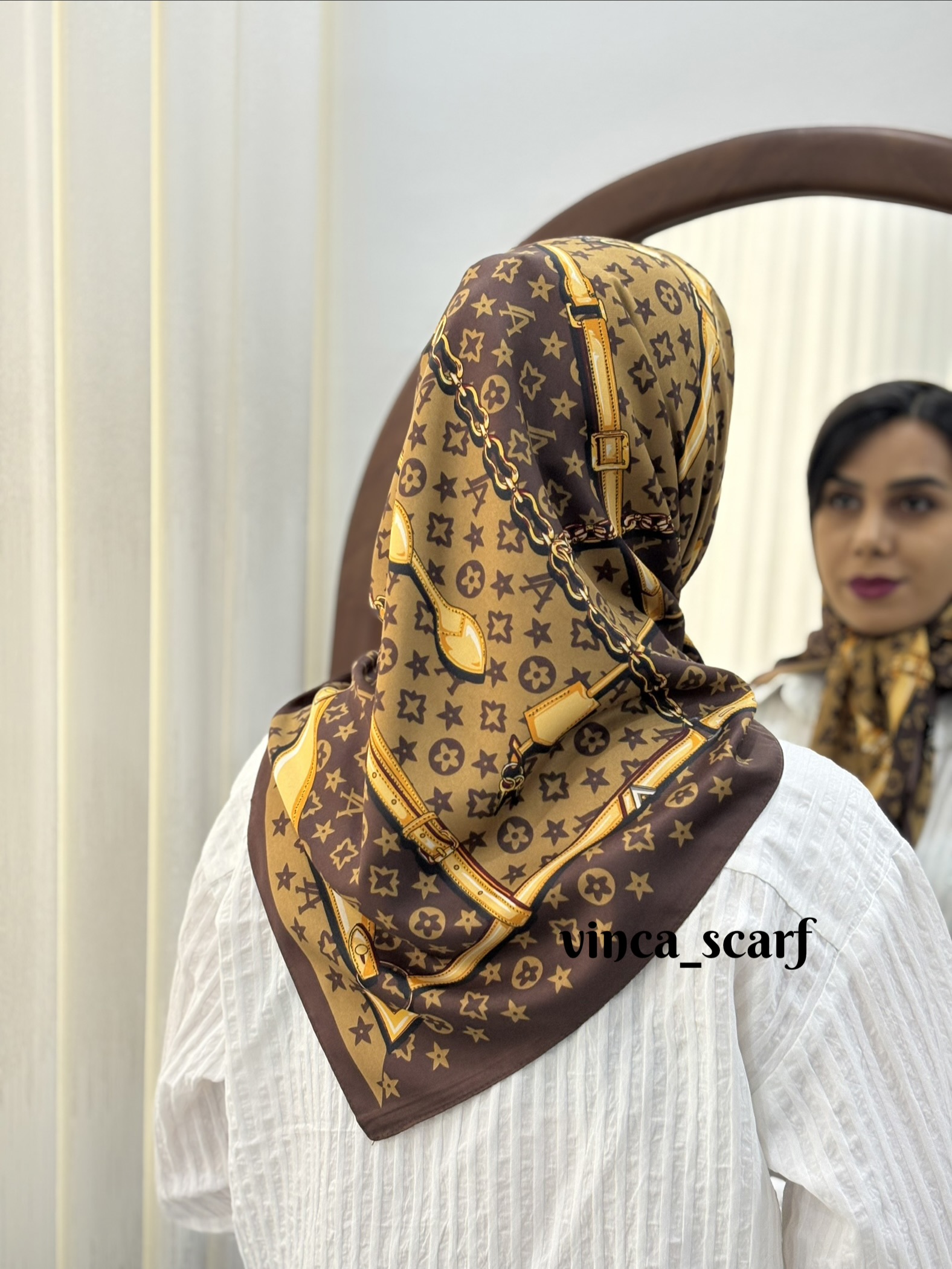 روسری قواره ۹۰ ابریشم توییل طرح لویی کلاسیک