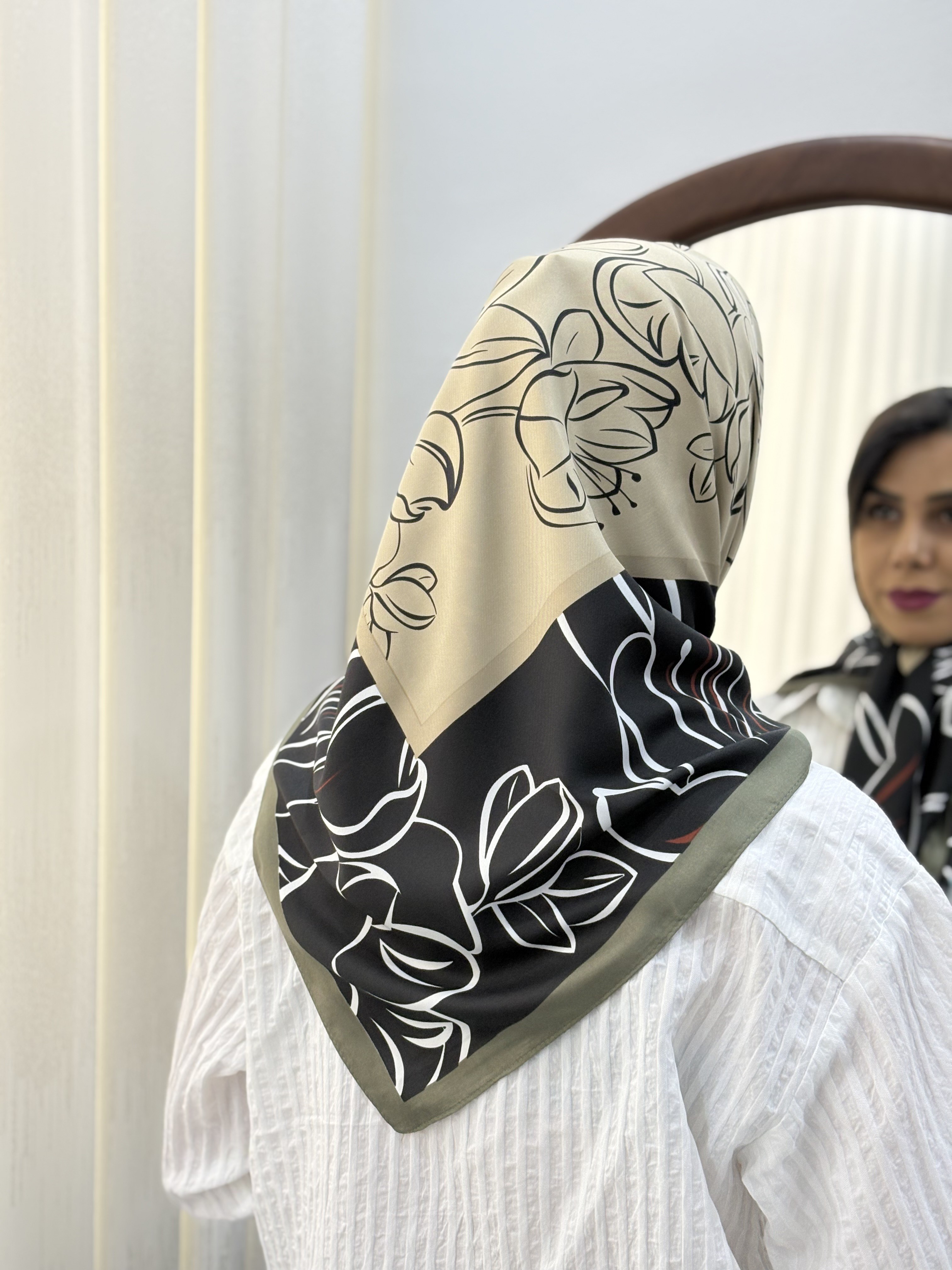 روسری قواره 90ابریشم توییل طرح لاله