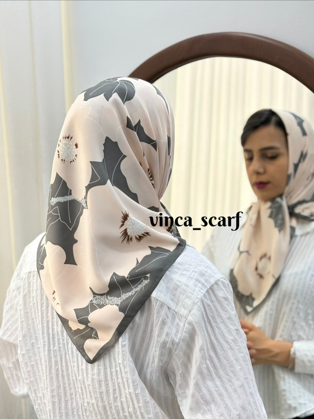 روسری طوسی صورتی طرح کاملیا
