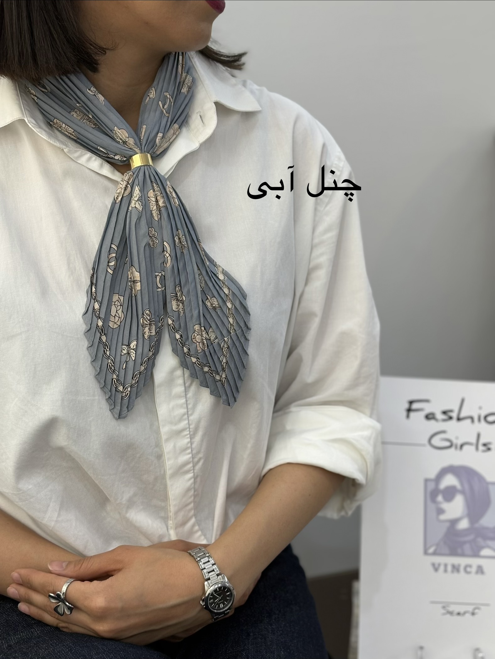 دستمال گردن پلیسه حلقه‌دار طرح مارک چنل و گل